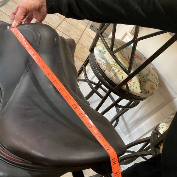 Devoucoux Chiberta Saddle 17.5 inch seat, 2013, cover and two girths, rich brown - Picture 16 of 16